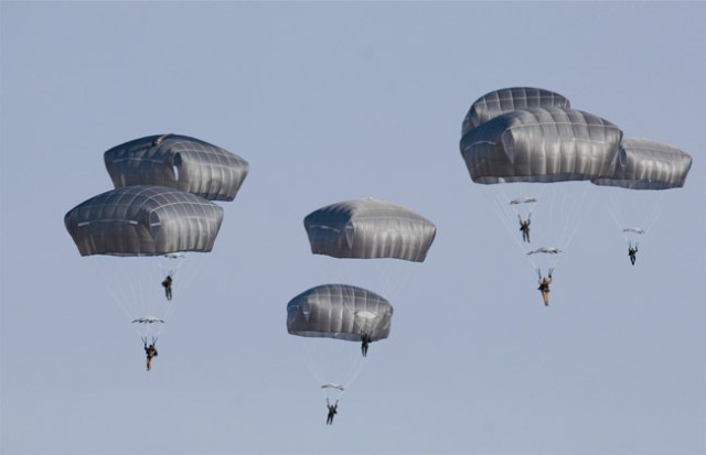 non-steerable-parachutes2